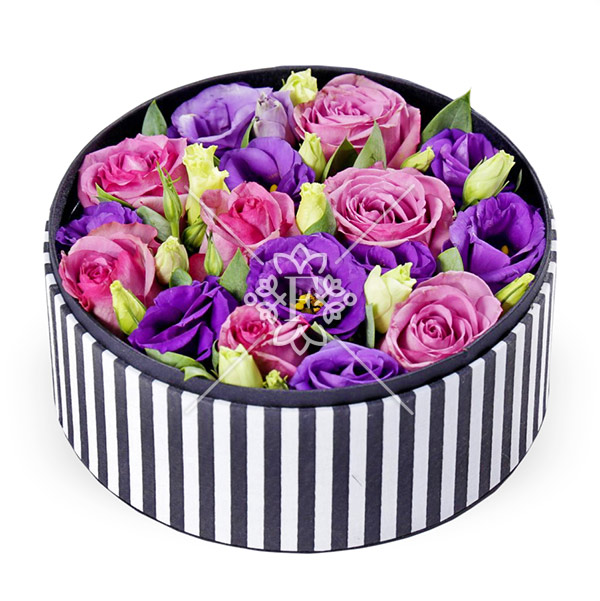 Лавандовый туман - композиция из роз и эустомы